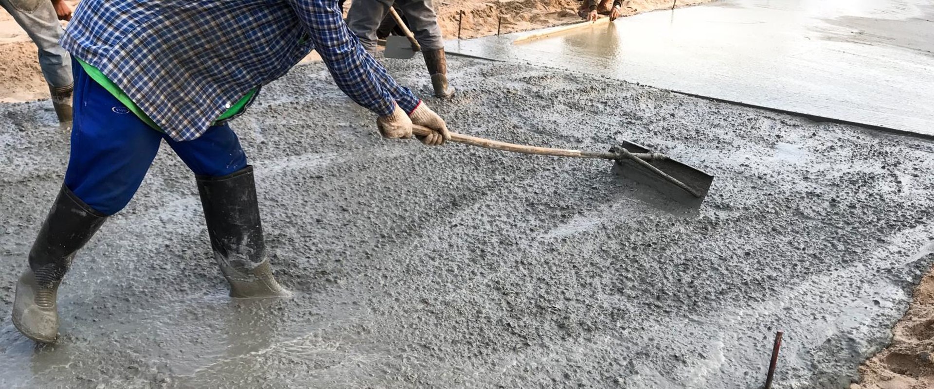Level Up Your Yard: How Concrete Flatwork In Friendswood Enhances Residential Landscaping
